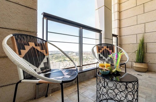 Nachlaot Condo | JTower Magical 4BR Parking with amazing view, city center