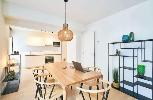 Plasky Apartment | NATO&EU 2BR Apt - Free Luggage Room