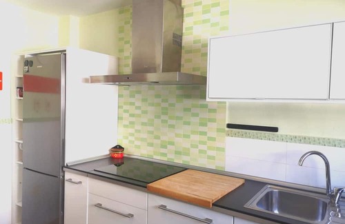 Zahara de los Atunes Apartment | Apartment 'El Refugio Del Mar' with Balcony, Wi-Fi and Air Conditioning