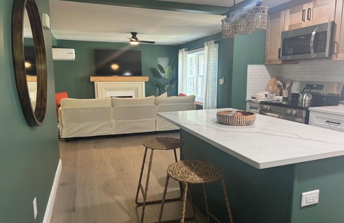 Bliss Corner Apartment | The Sweet Escape – Stylish Beach Retreat in Padanaram w/private beach access
