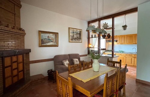 Monte San Giovanni Campano Villa | Benesié- Elegant villa with pergola castle view