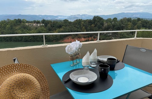 Saint-Nazaire-en-Royans Villa | Villa Jeanne: une vue à couper le souffle pour un gîte 100% dog friendly