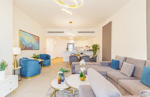 Umm Suqeim 3 Apartment | Chic 2BR + Maid | Steps from Burj Al Arab, MJL
