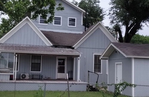 Hearne House | Historic three-bedroom house in Hearne, Texas.