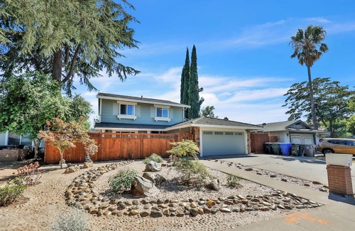 Northgate House | Xen House 3Bed/2Bath - Large fenced backyard - 10 Min from Downtown Sacramento