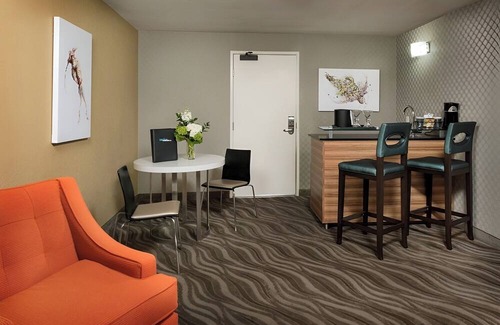 Little Italy Hotel | Spacious Scenic Suite Great for Art Lovers by San Diego Attractions | 4 Units