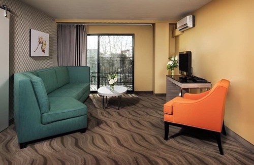 Little Italy Hotel | Spacious Scenic Suite Great for Art Lovers by San Diego Attractions | 4 Units