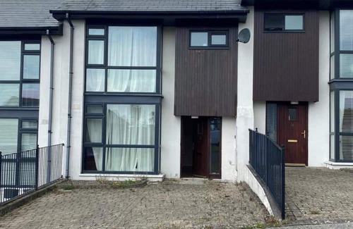 Cobh Apartment | 3 Bedroom Home, Walk to Town