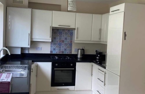 Cobh Apartment | 3 Bedroom Home, Walk to Town