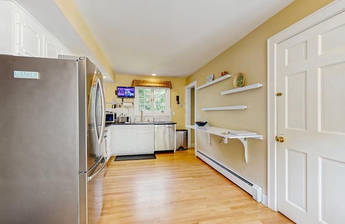Cumberland Foreside House | Charming Retreat w/WiFi, Ping Pong Table & Walking Distance to the Ocean