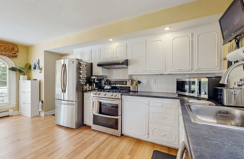 Cumberland Foreside House | Charming Retreat w/WiFi, Ping Pong Table & Walking Distance to the Ocean