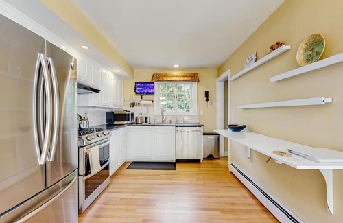 Cumberland Foreside House | Charming Retreat w/WiFi, Ping Pong Table & Walking Distance to the Ocean