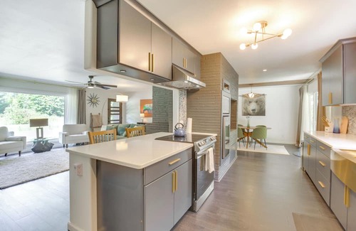 Oregon Coast House | Modern Creekside Retreat 1 Mi to Spirit Mtn Casino