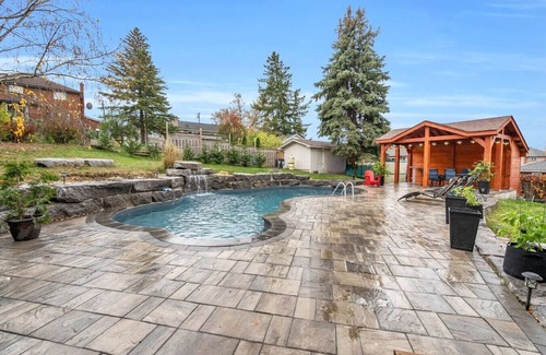 Bradford House | Backyard Oasis in Bradfrord-Pool