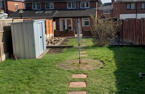 Walsall House | Cosy home in Walsall. 4 Bedroom House close to local amenities with free parking