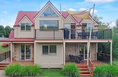 Merrijig House | Jarrah House - Sleeps 10 - Merrijig