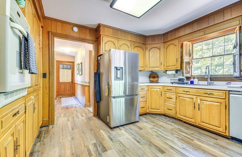 Thomasville House | 2 Mi to Main St Thomasville: Family Home w/Games