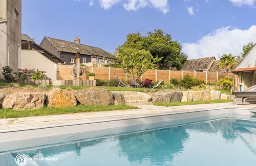 Conteville Cottage | Spacious cottage with spa and swimming pool near Honfleur, Normandy