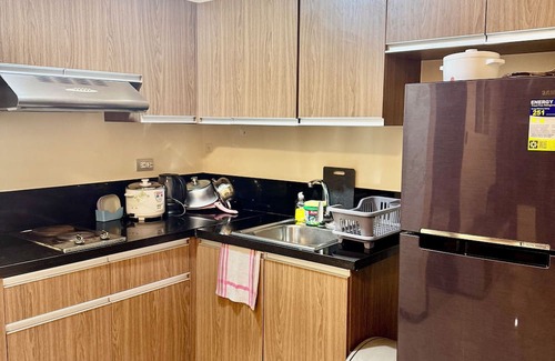 Barangay 76 Condo | Chic 1-bedroom condo with fitness room and AC in brilliant Pasay City