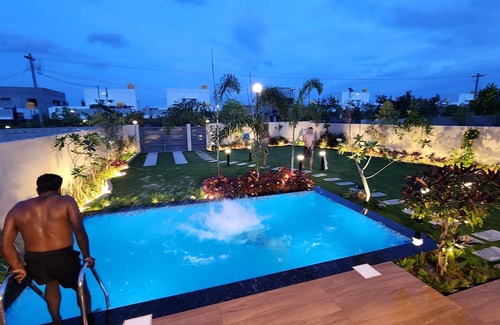 Hosur Villa | 1hr from Bangalore, Outdoor Cinema, Pool, BBQ, Lawn & Meditation Room, Party!