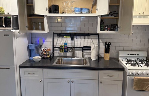 East Avenue Apartment | Park Ave 1BR Free Parking & Patio Walkable!