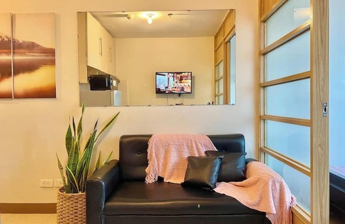 Pembo Condo | Budget-Friendly Condo Near BGC, Venice #rt34008