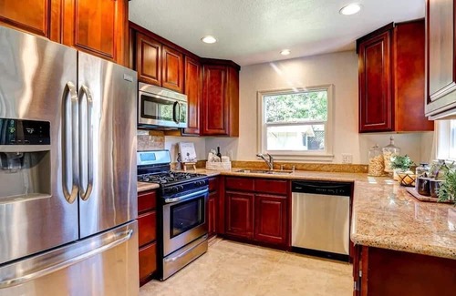 Petaluma House | Midtown Petaluma Furnished Home — Available December '25 through July '26