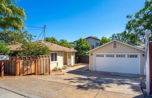 Petaluma House | Midtown Petaluma Furnished Home — Available December '25 through July '26