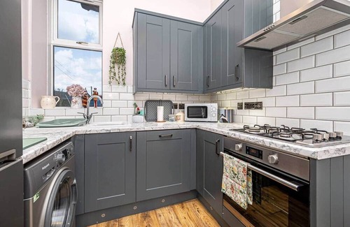 Kirkcaldy House | The Lang Toun Bothy - by the Sea & Near Edinburgh