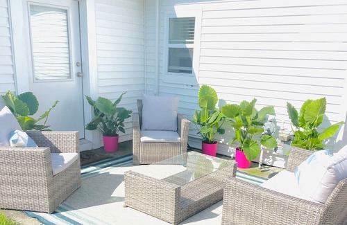 Waveland House | Bay Sunset Retreat-Walk to Nantasket beach- Charming 3-bedroom house