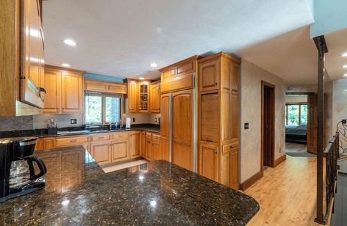 Graymont House | Trek & Relax: Countryside Home w/Hot tub+Water Views+Fishing+Grill+Campfire+