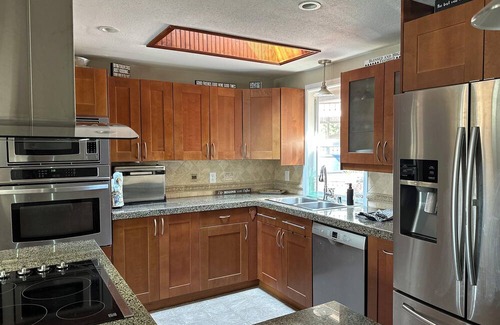 Bonney Lake House | Adorable 3-bedroom Island Home in Bonney Lake