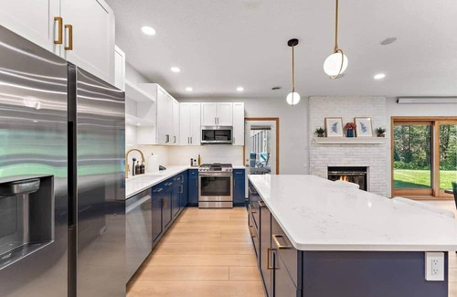 Dayton House | Private 10-Acre Estate Pool 2 Kitchens