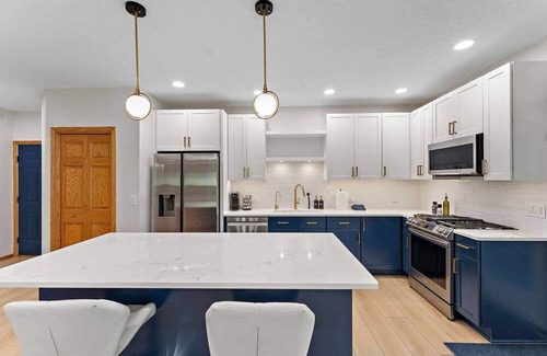 Dayton House | Private 10-Acre Estate Pool 2 Kitchens
