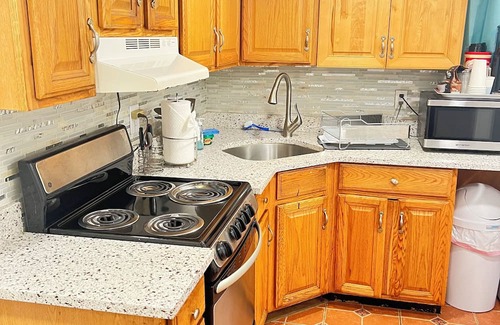 South Farmingdale House | Walk to Ryder Cup gate 4 and LIRR Station.nNo need for Uber or car rental.