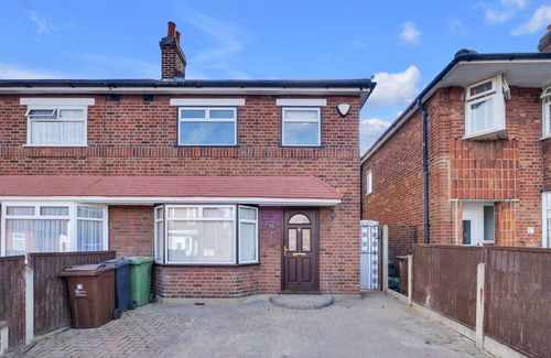 Dagenham House | Serenity Retreat in Dagenham