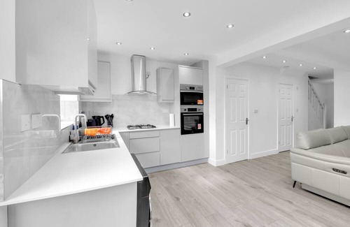 Dagenham House | Serenity Retreat in Dagenham