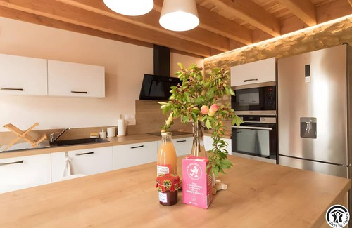 Caraman House | Holiday Home 'Les Echaunes' with Private Terrace, Wi-Fi and Air Conditioning