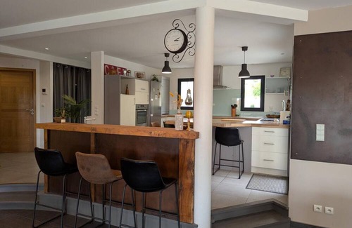 Soyaux Cottage | Modern house in Soyaux with private pool and parking