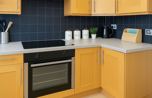 Sittingbourne House | Home for Family, Contractors & Tourists!
