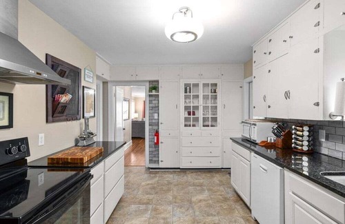 Springfield House | 3BD 102 Madison Ter S