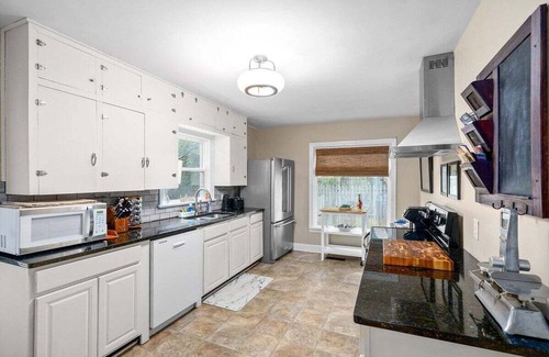 Springfield House | 3BD 102 Madison Ter S