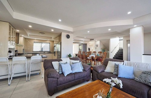 Scarborough House | Scarborough Beach Walk!