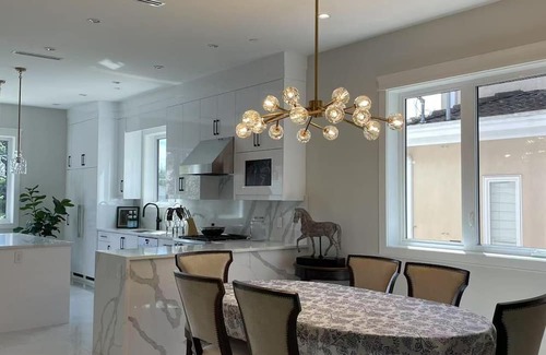 Arbutus Ridge House | Modern family friendly duplex minutes from downtown, airport, UBC, free parking.