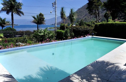 San Lucas Toliman House | Secret Gardens Room 2