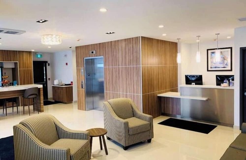 Northeast Mississauga Apartment | Hotel Chandni Victoria - King Room