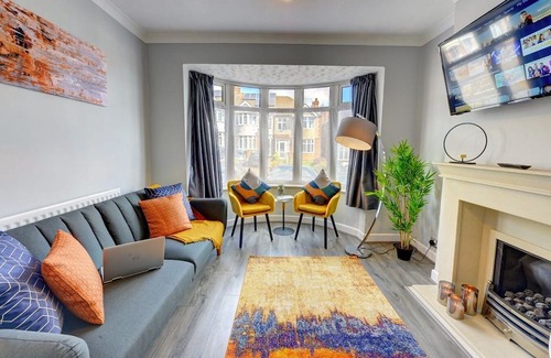 Coventry House | 4 BedRoom House | w/FREE Wi-fi | Parking