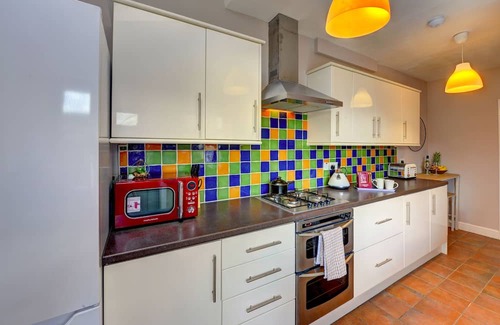 Coventry House | 4 BedRoom House | w/FREE Wi-fi | Parking