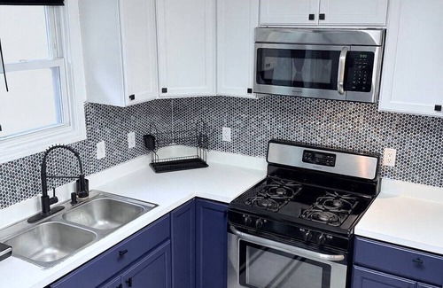 Capitol View House | Cozy Capitol Stay – Modern 3-Bedroom with Workstations & Smart TVs