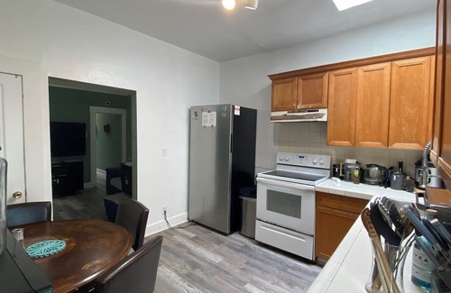 Inner Mission Apartment | Stylish Mission/Valencia 1BR – Prime Location